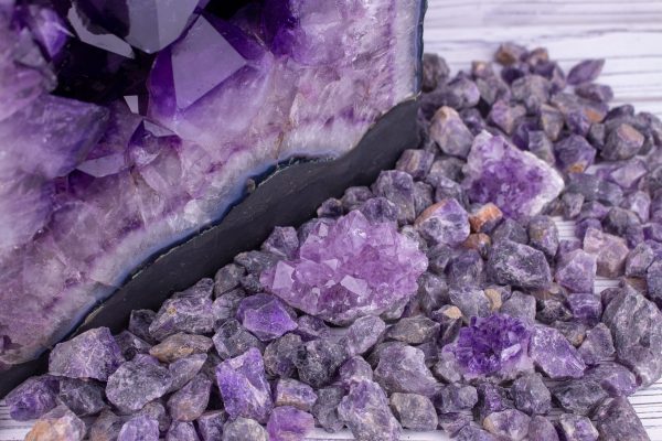 Thạch anh tím amethyst: Ý nghĩa, Thuộc tính chữa bệnh và công năng